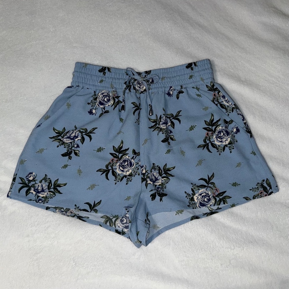 H&M high waist elastic drawstring shorts light blue floral Size 8